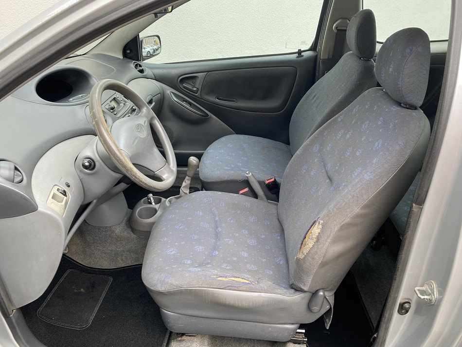 Toyota Yaris 1.0i 