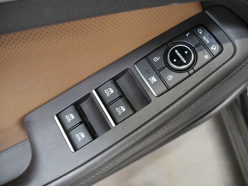 Hyundai Genesis 3.8 GDI V6  4x4