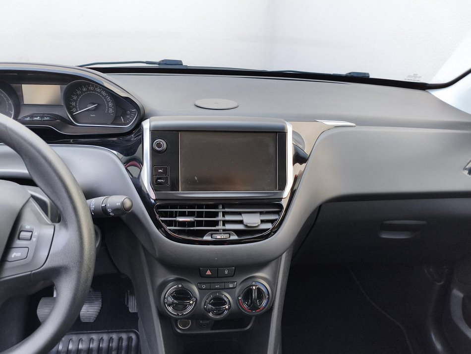 Peugeot 208 1.2i 
