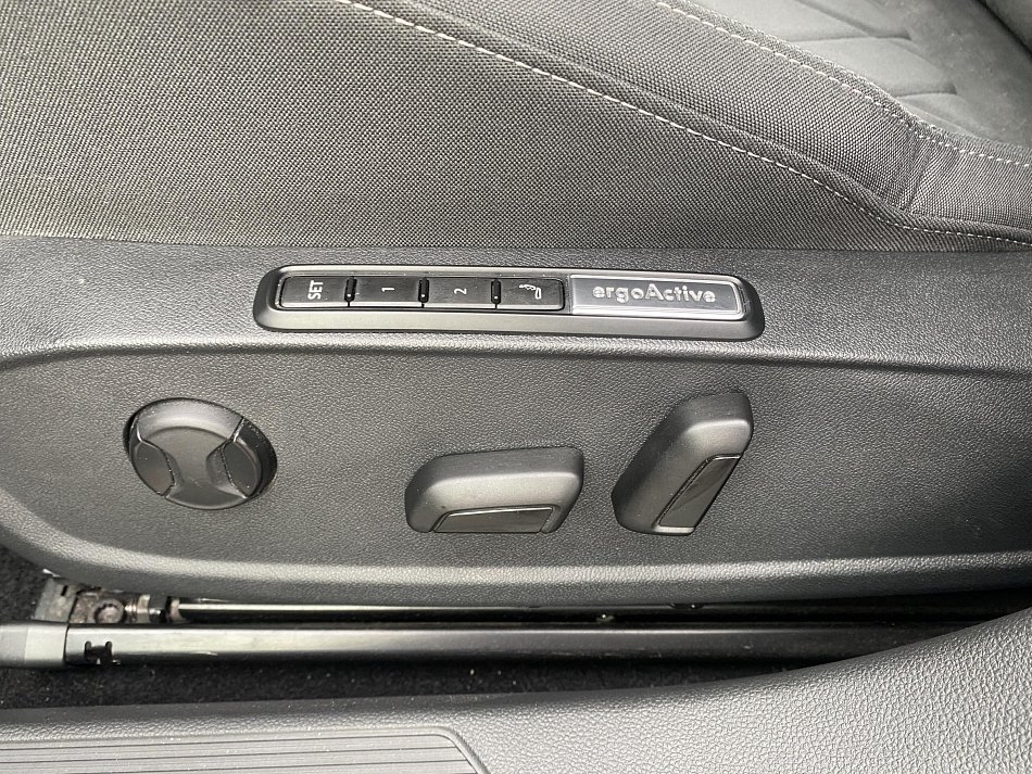 Volkswagen Golf 1.5 TSI 