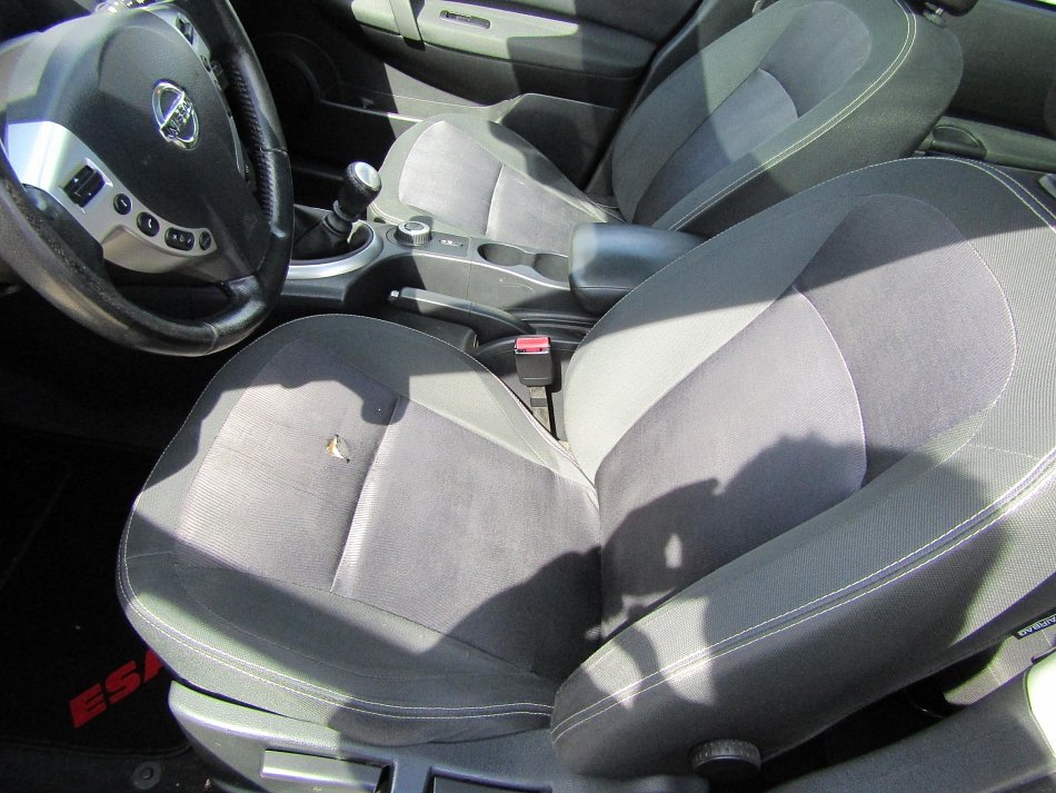 Nissan Qashqai 1.6 dCi  4x4, 7míst