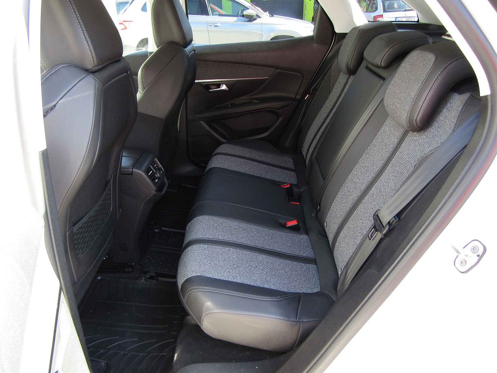 Peugeot 3008 1.2 PT 