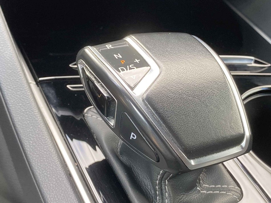 Volkswagen Touareg 3.0 TDi R-Line 4x4