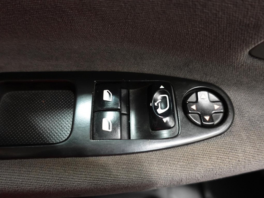 Peugeot Expert 2.0HDi  L2 8míst