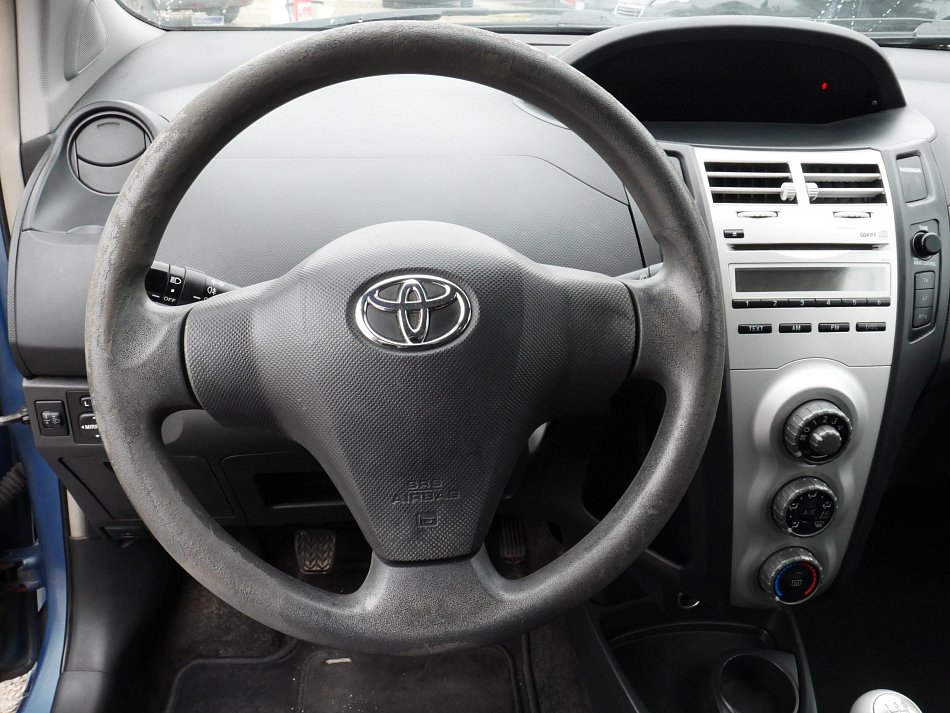 Toyota Yaris 1.3i 