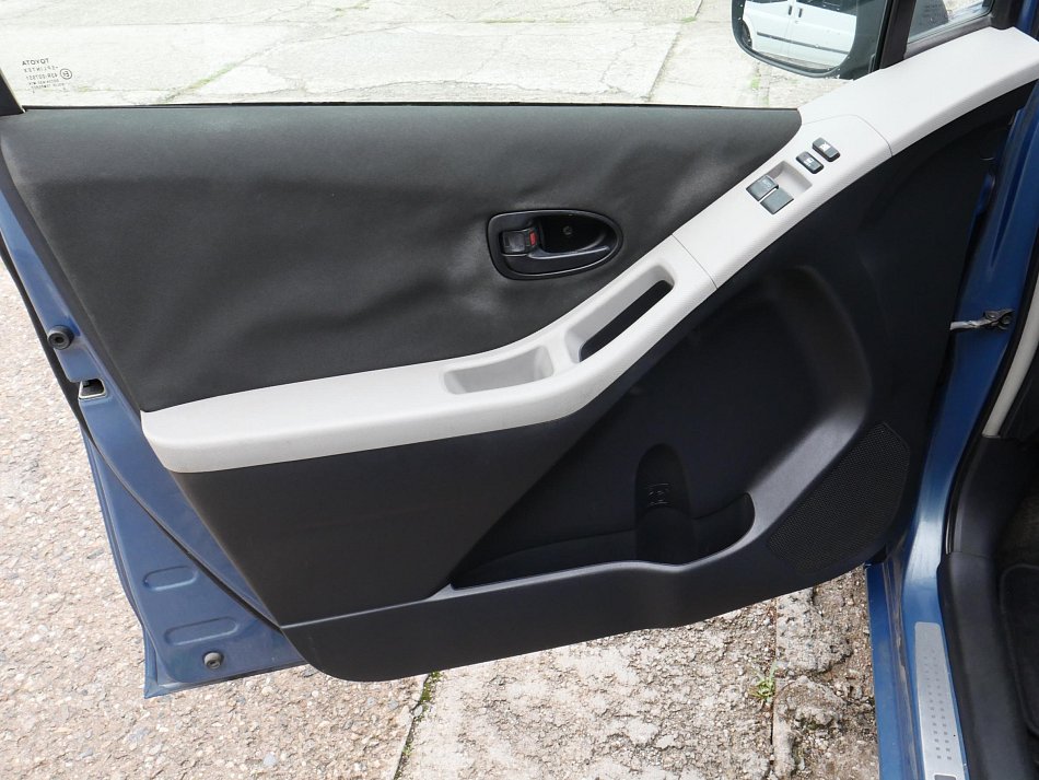 Toyota Yaris 1.3i 