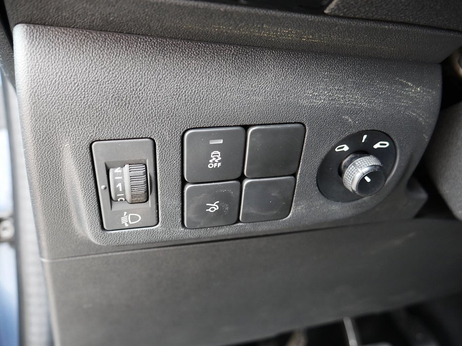 Peugeot 301 1.6 i 