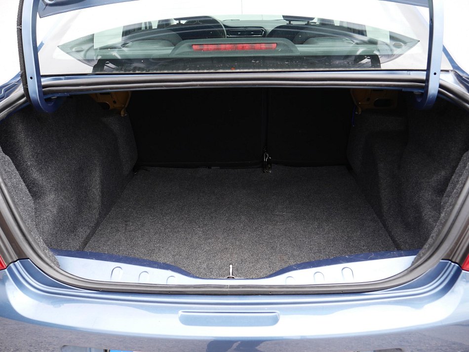 Peugeot 301 1.6 i 