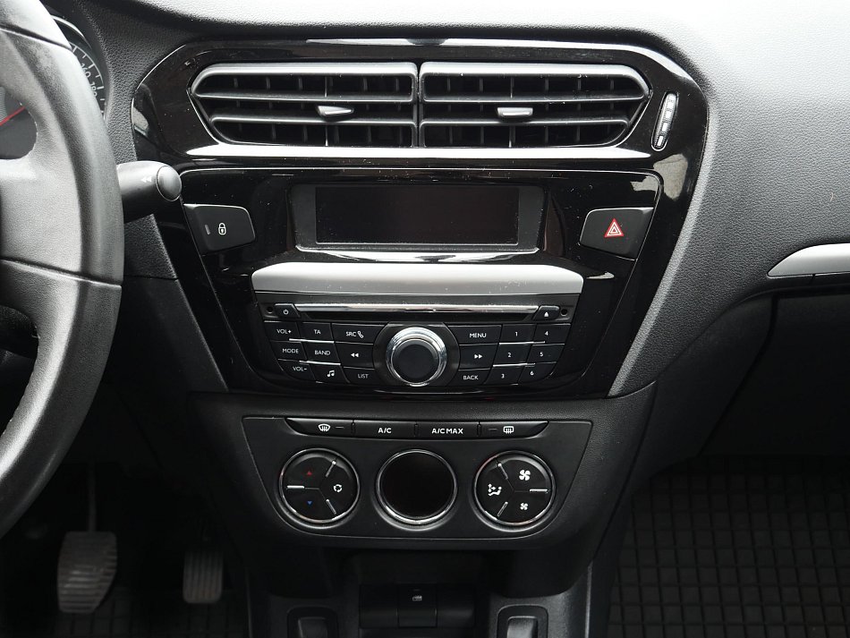 Peugeot 301 1.6 i 