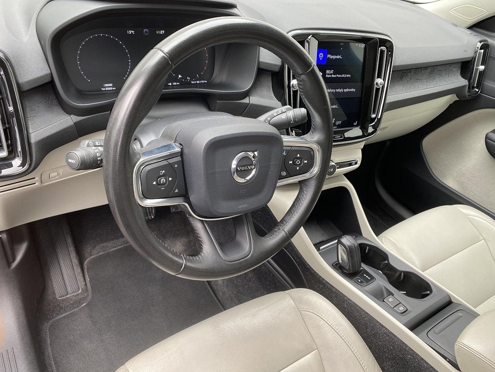Volvo XC40 2.0T5 Momentum AWD