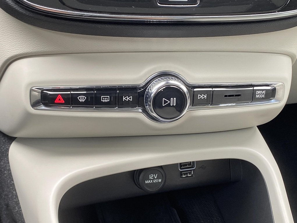 Volvo XC40 2.0T5 Momentum AWD