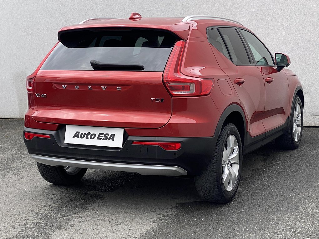 Volvo XC40 2.0T5 Momentum AWD