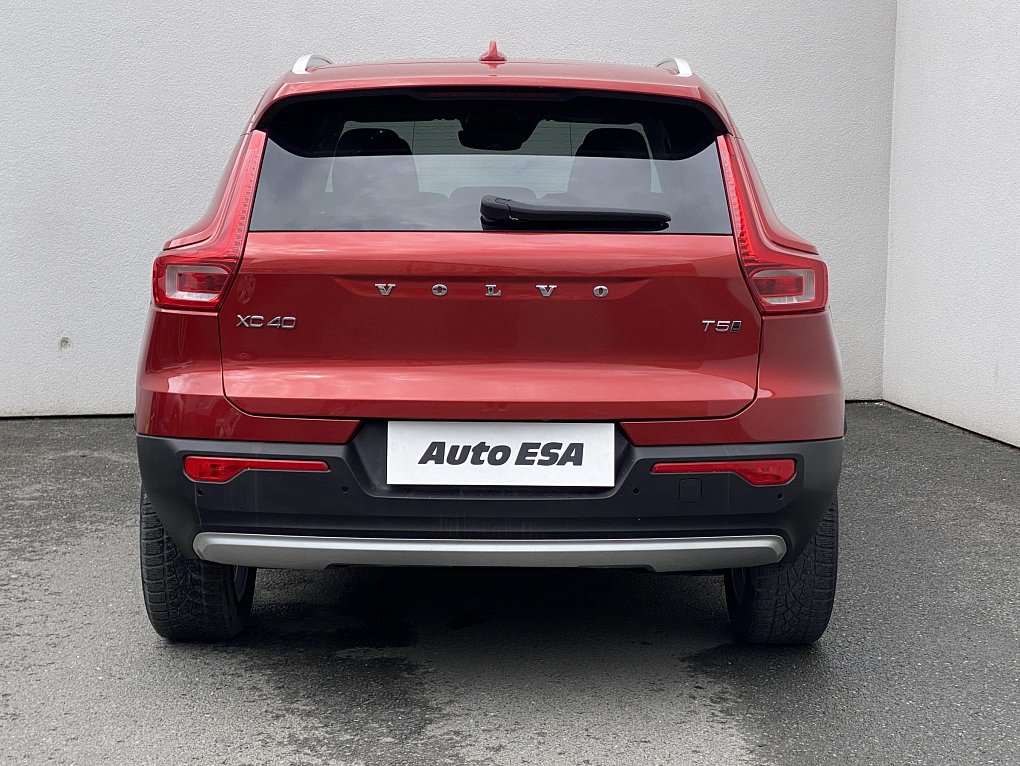 Volvo XC40 2.0T5 Momentum AWD