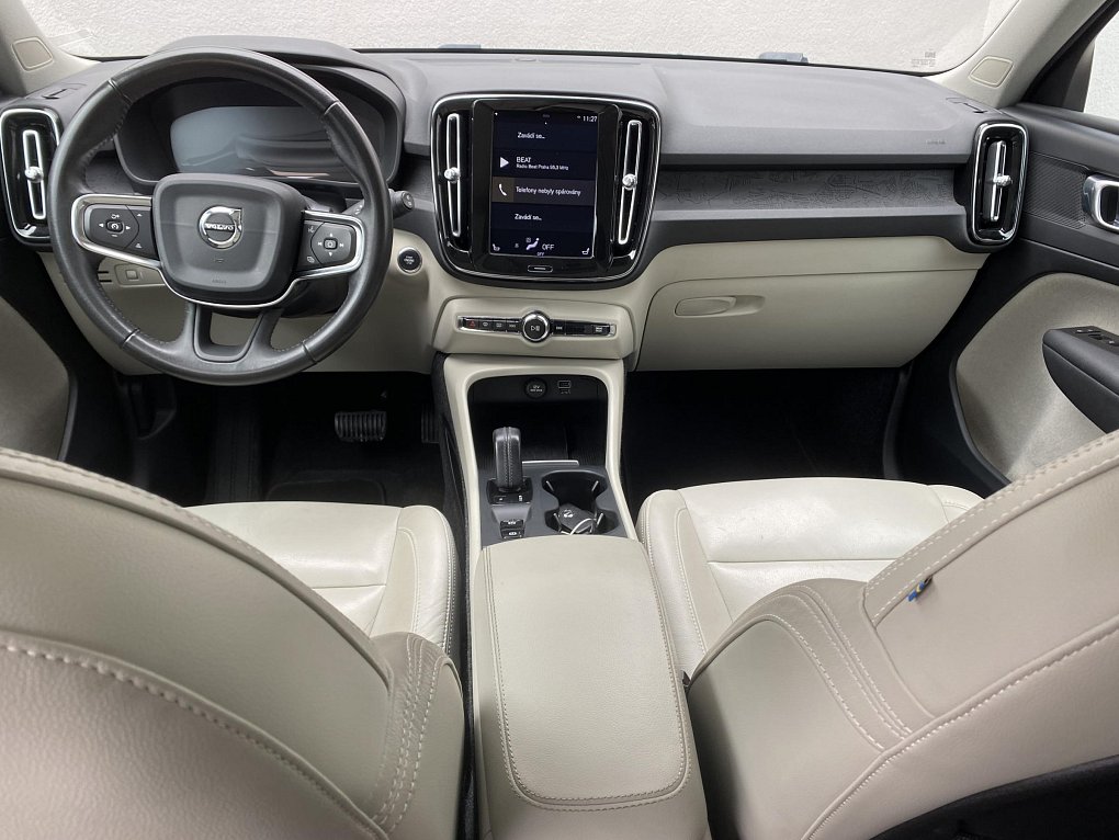 Volvo XC40 2.0T5 Momentum AWD