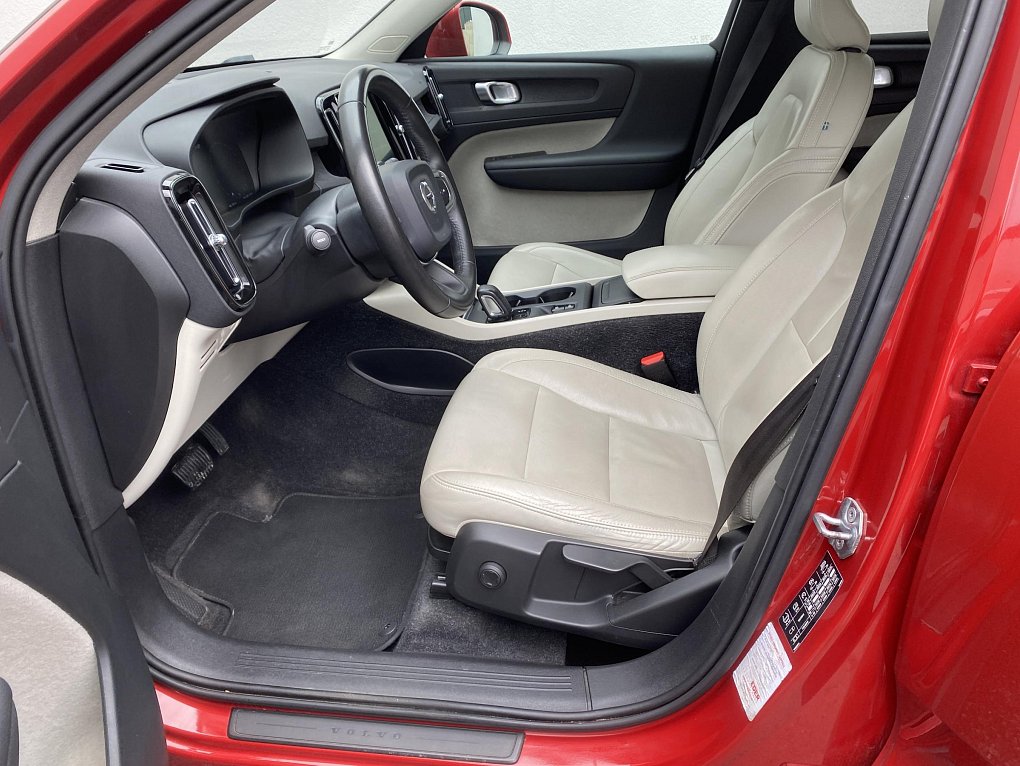 Volvo XC40 2.0T5 Momentum AWD