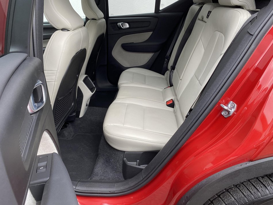 Volvo XC40 2.0T5 Momentum AWD