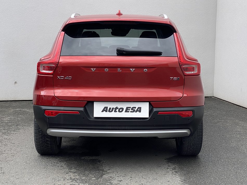 Volvo XC40 2.0T5 Momentum AWD