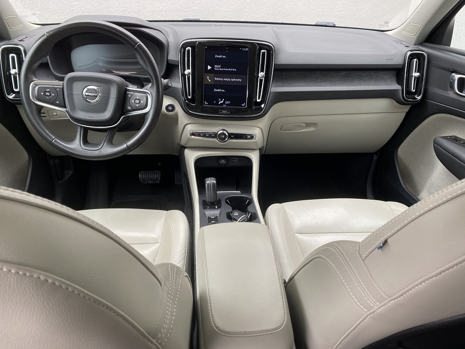 Volvo XC40 2.0T5 Momentum AWD