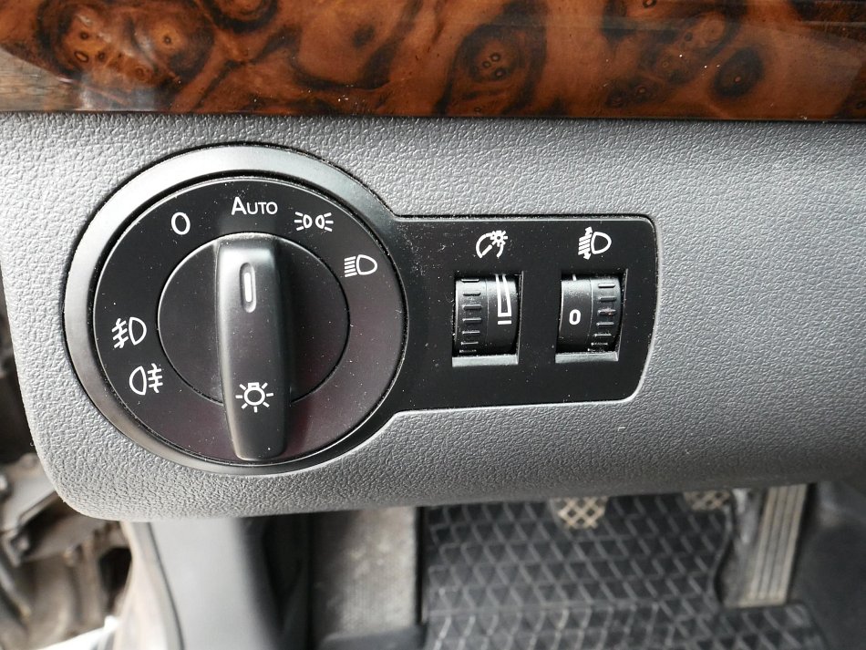 Volkswagen Touran 1.9 TDi CROSS 7míst