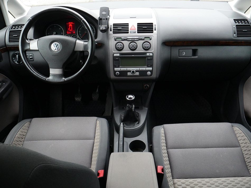 Volkswagen Touran 1.9 TDi CROSS 7míst