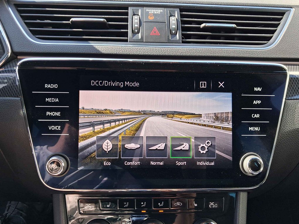 Škoda Superb III 2.0 TDi SportLine