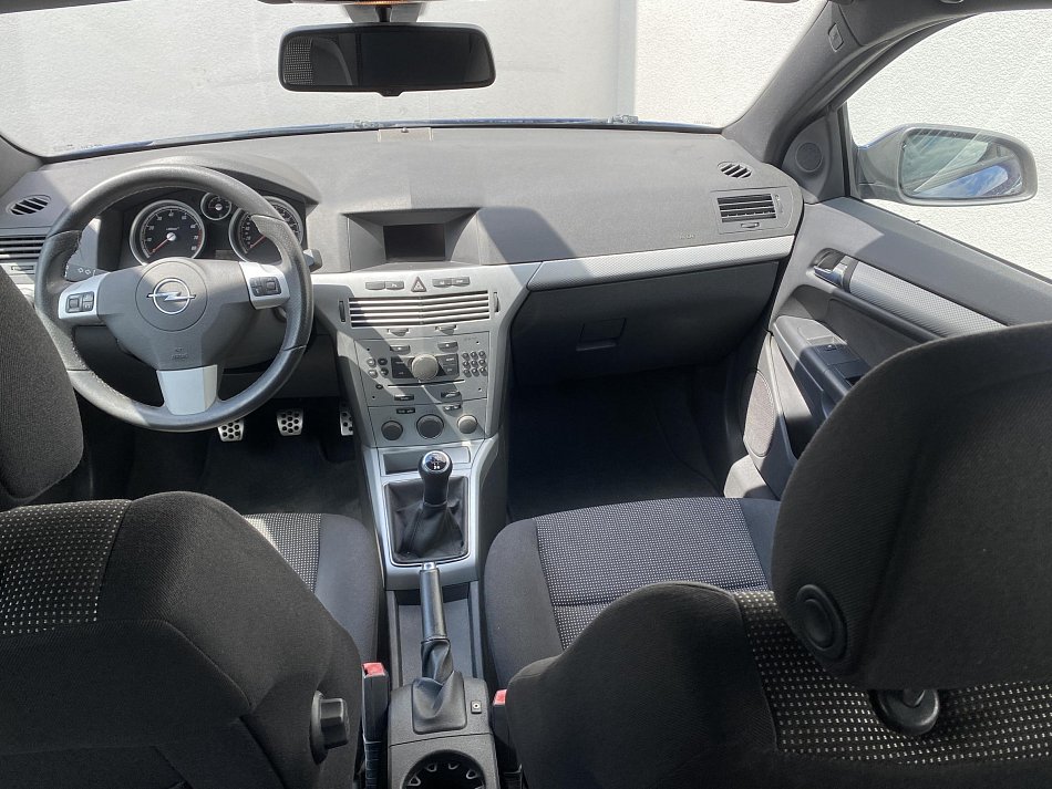 Opel Astra 1.6i Sport GTC