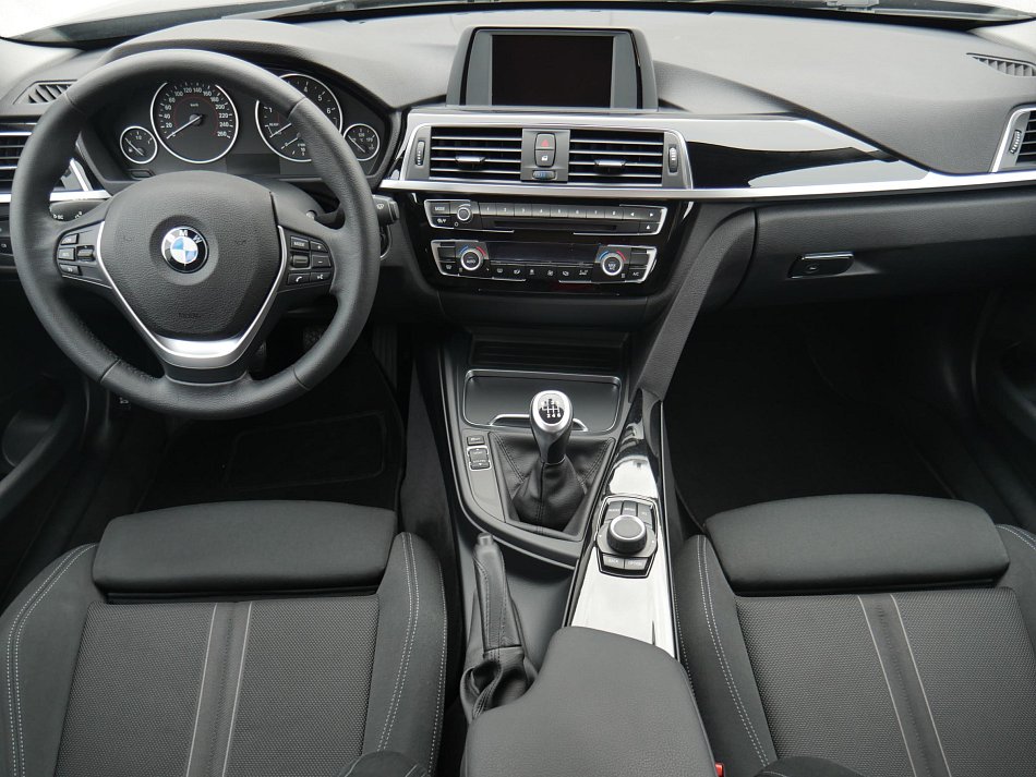 BMW Řada 3 2.0 i Sport Line 320i xDrive