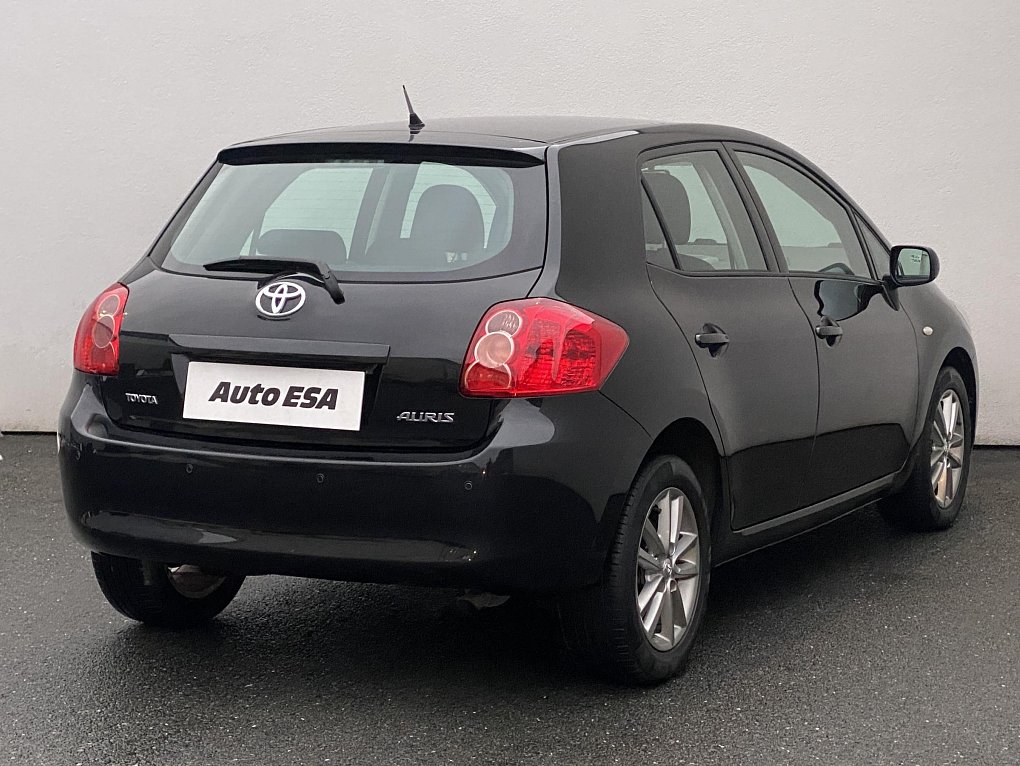 Toyota Auris 1.3i Team