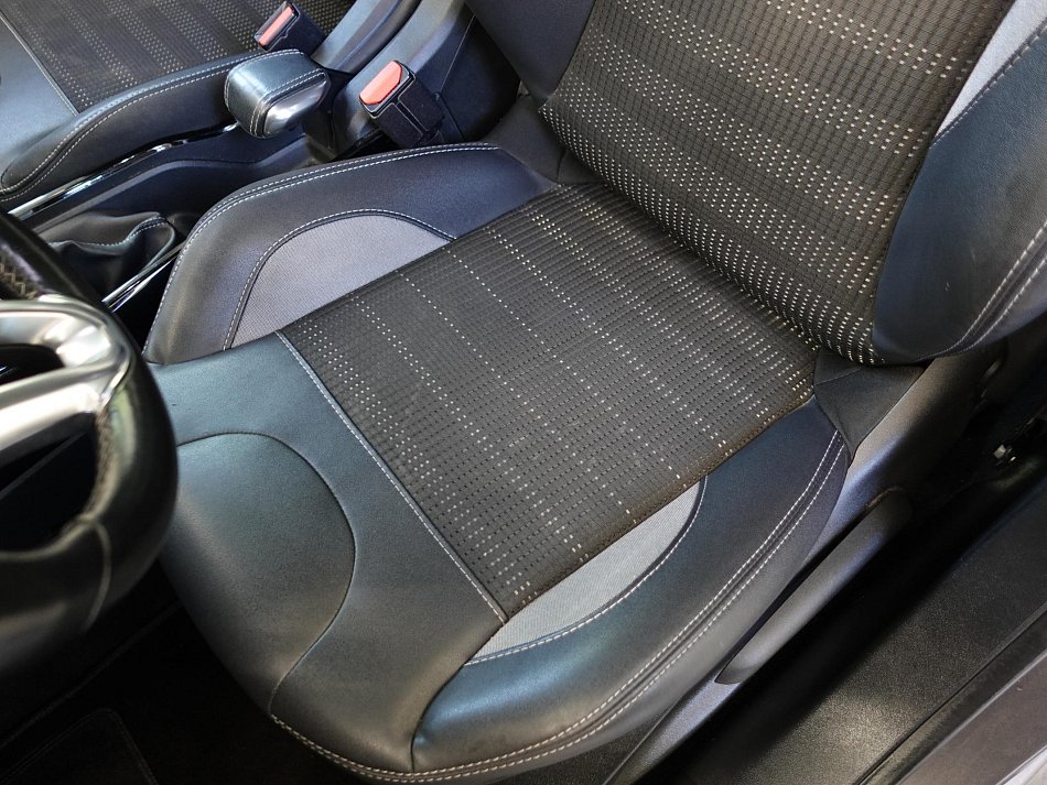 Peugeot 2008 1.2 PT Allure