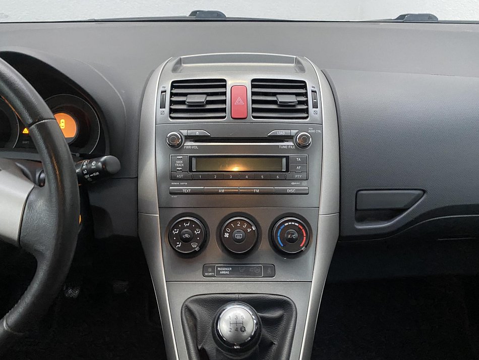 Toyota Auris 1.3i Team