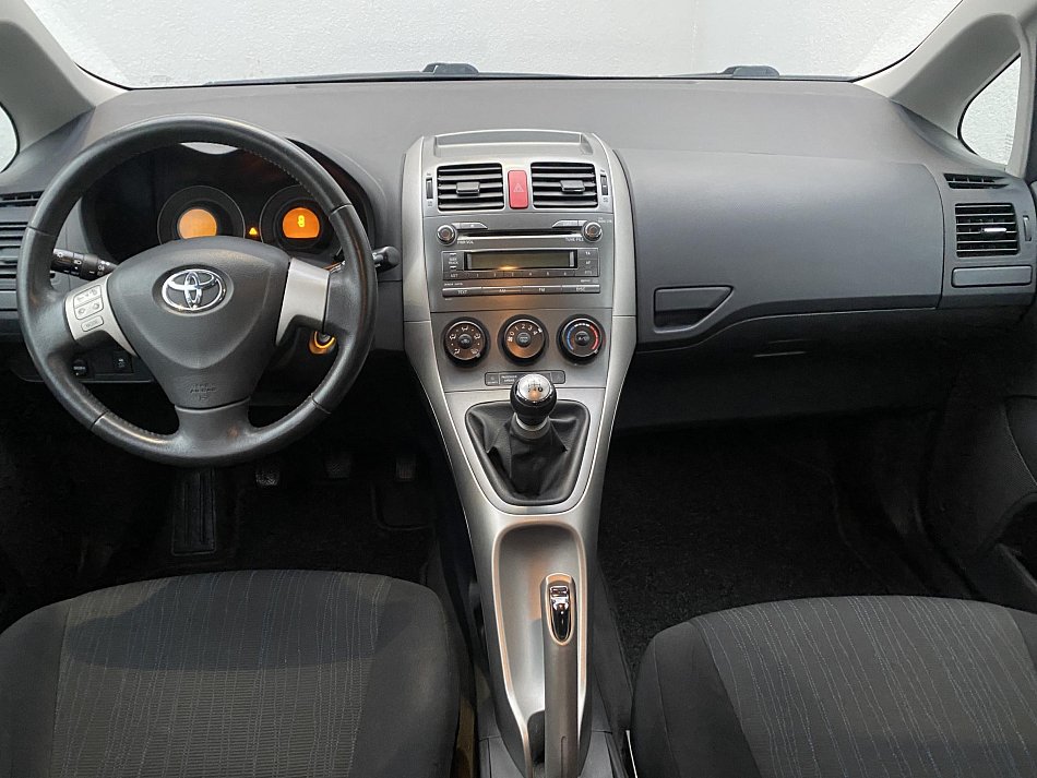 Toyota Auris 1.3i Team