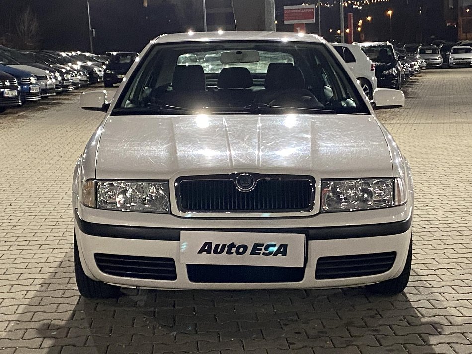 Škoda Octavia 1.6i  Tour