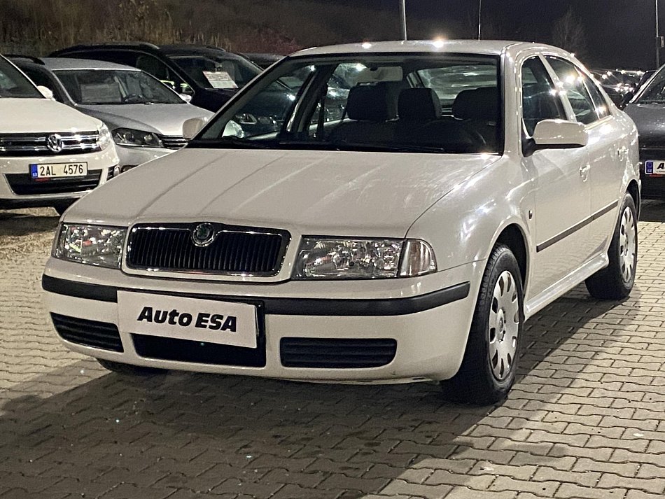 Škoda Octavia 1.6i  Tour