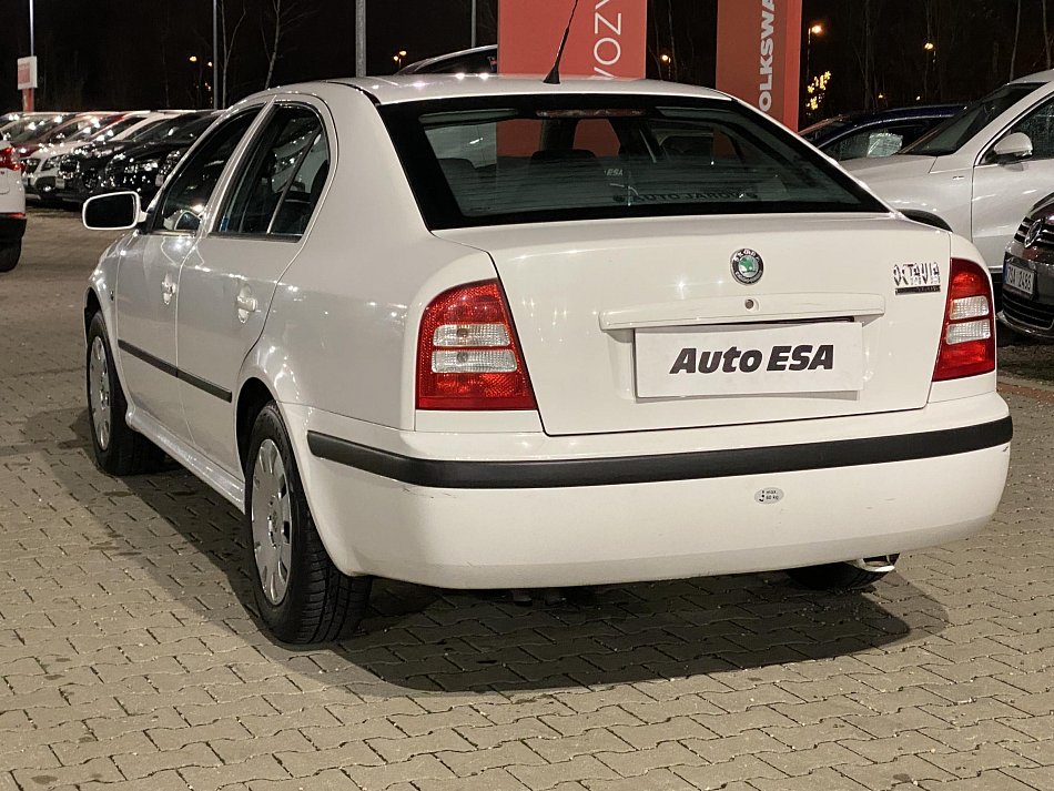 Škoda Octavia 1.6i  Tour
