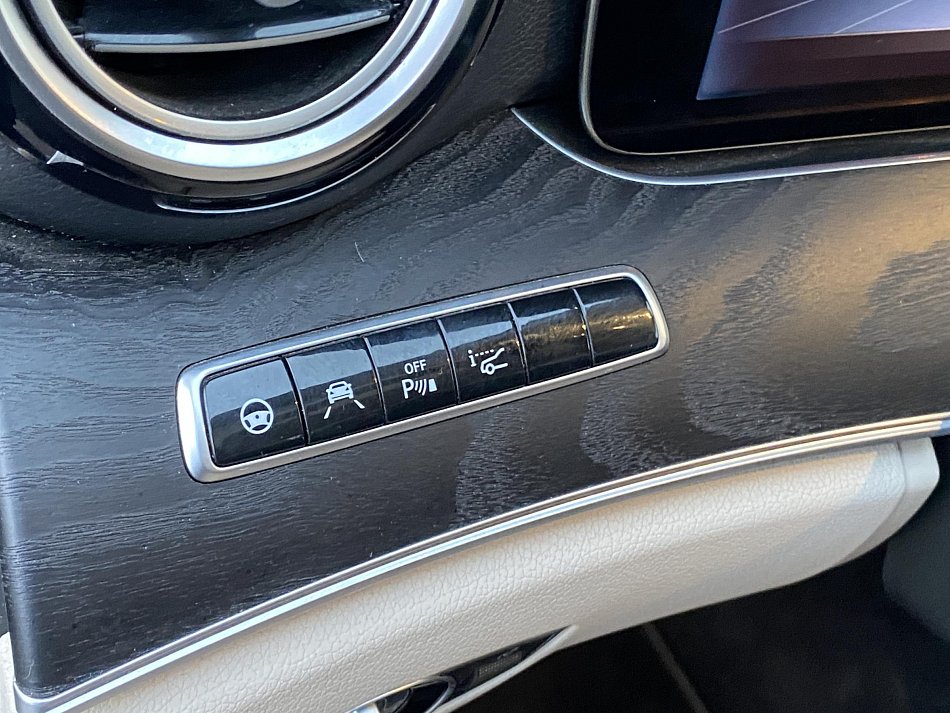 Mercedes-Benz Třída E 2.0CDi  E220 4M