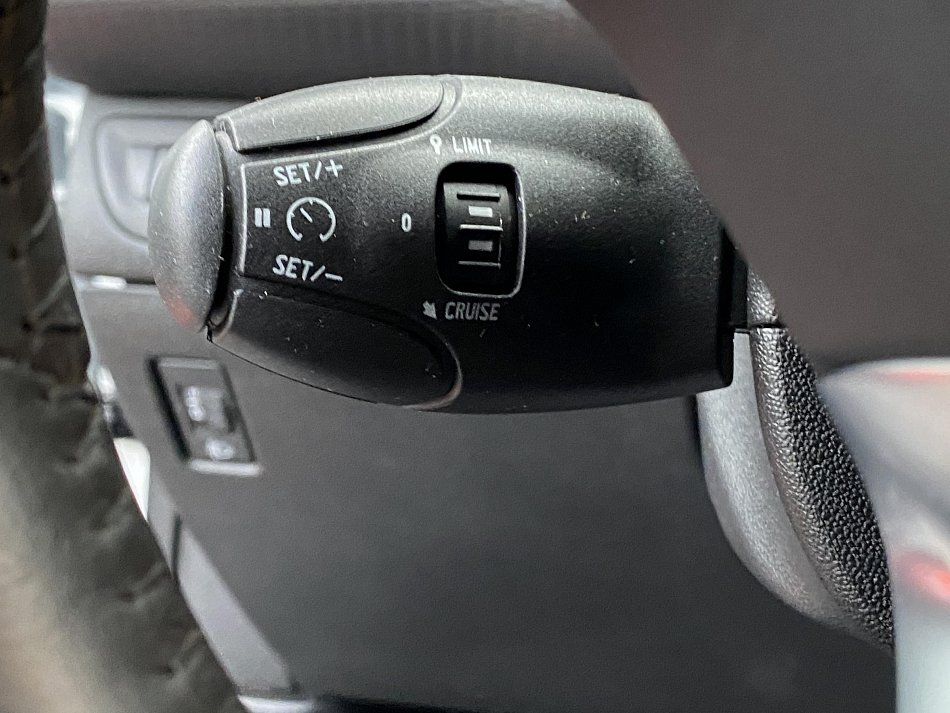 Peugeot 2008 1.2i Active