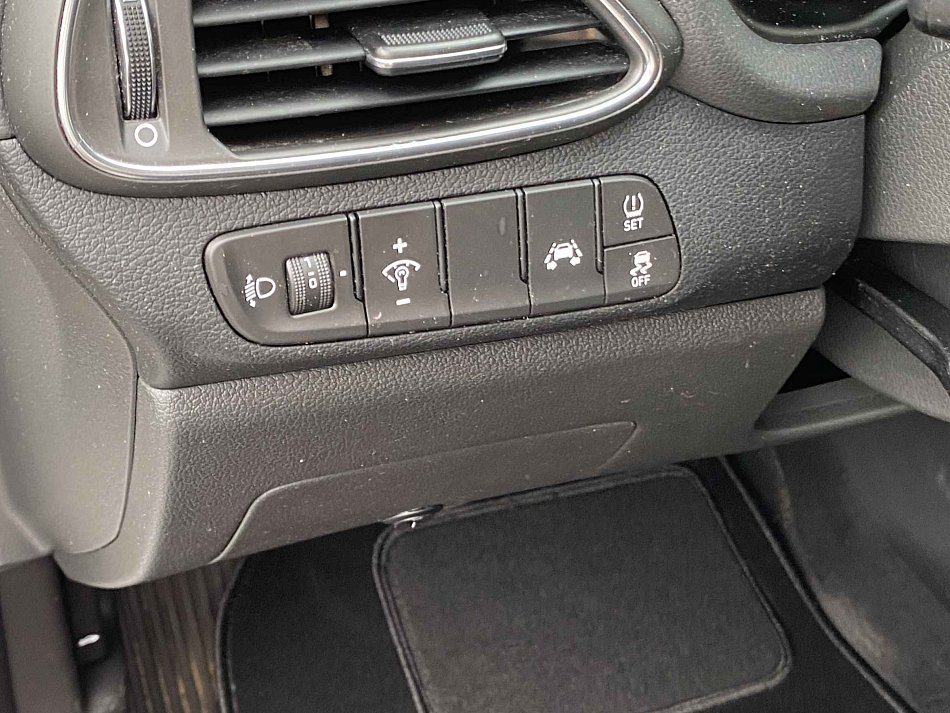 Hyundai I30 1.4 T-GDi Trikolor