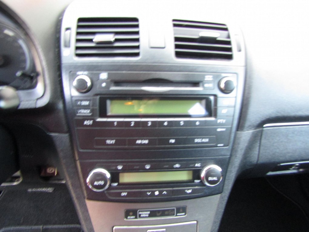 Toyota Avensis 1.8 i 