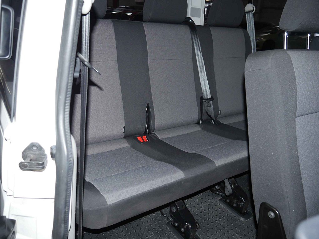 Volkswagen Transporter 2.0TDi  L2 9míst