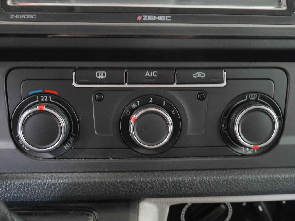 Volkswagen Transporter 2.0TDi  L2 9míst