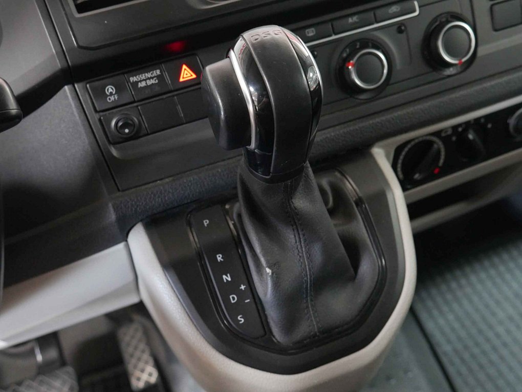 Volkswagen Transporter 2.0TDi  L2 9míst