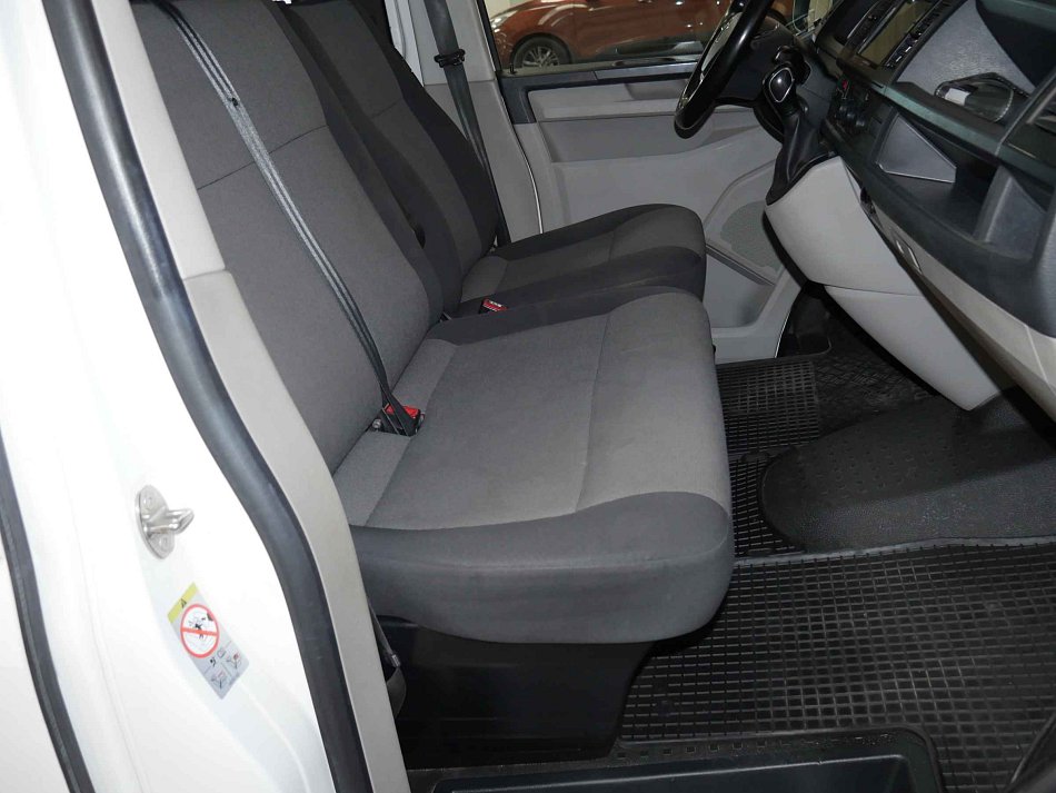 Volkswagen Transporter 2.0TDi  L2 9míst