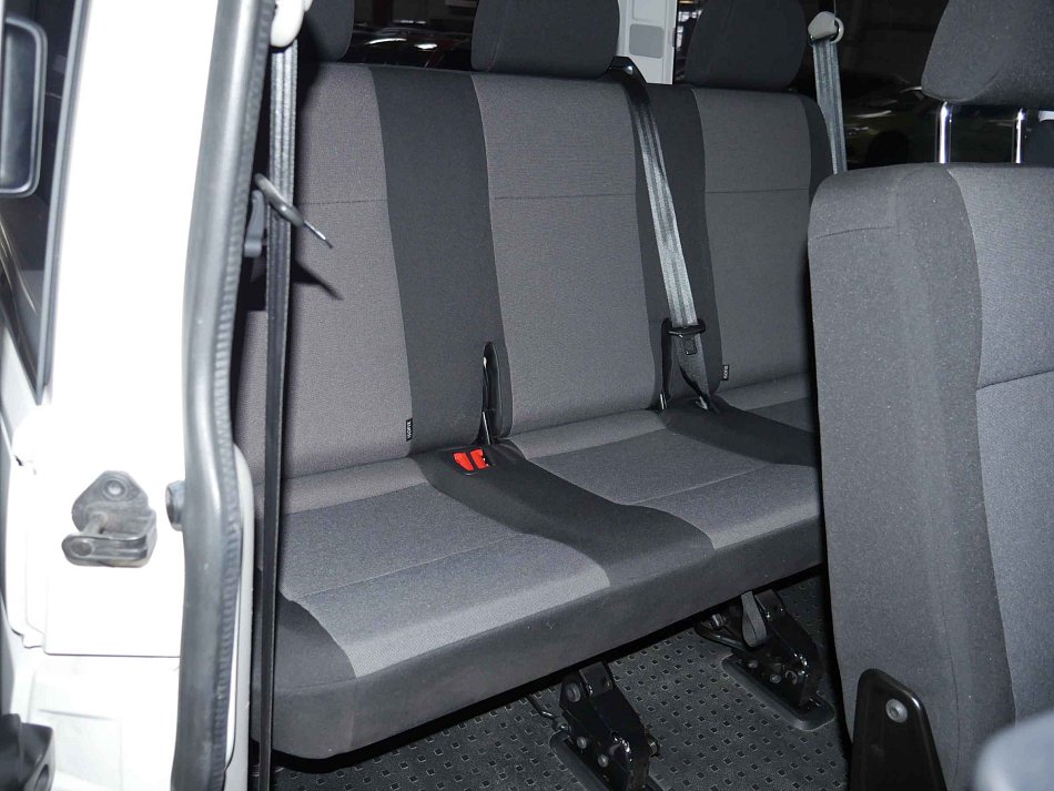 Volkswagen Transporter 2.0TDi  L2 9míst