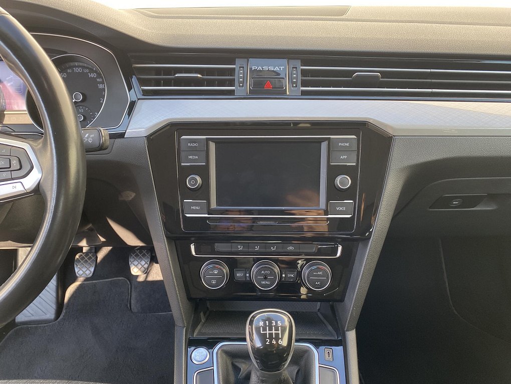 Volkswagen Passat 1.5 TSi Business