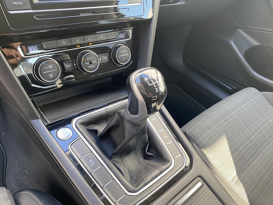 Volkswagen Passat 1.5 TSi Business