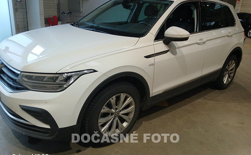 Volkswagen Tiguan 2.0. 