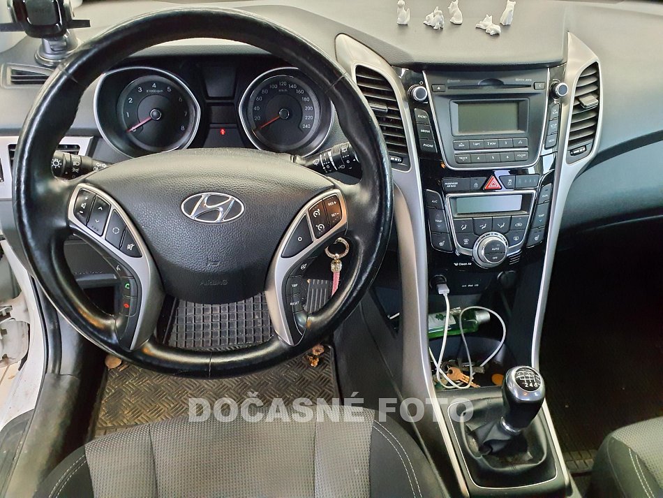 Hyundai I30 1.6 i Trikolor