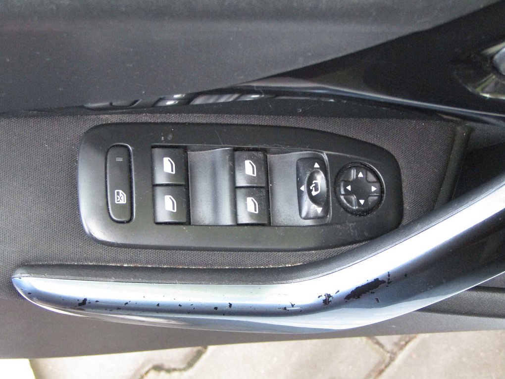 Peugeot 208 1.2PT 