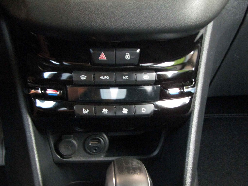 Peugeot 208 1.2PT 