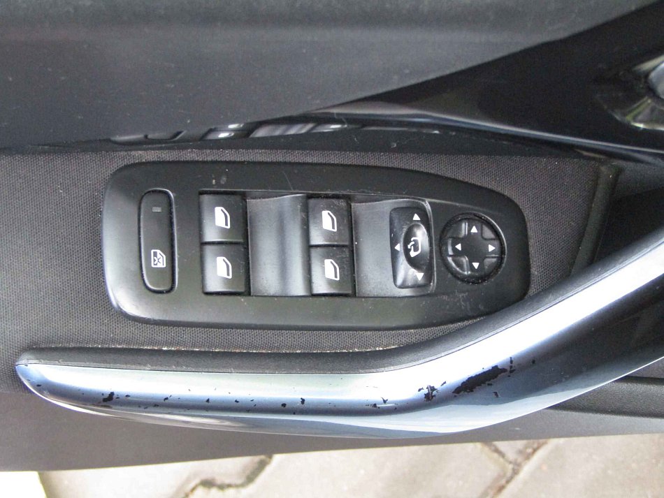 Peugeot 208 1.2PT 